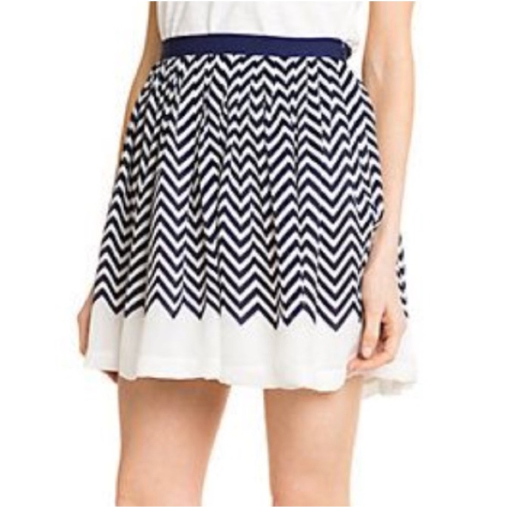 Joie Chevron Silk Mini Skirt Women's XS Navy Cream Career Luxury Dainty Feminine